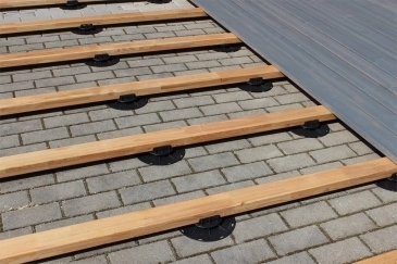 Регулируемые пластиковые опоры для лаг