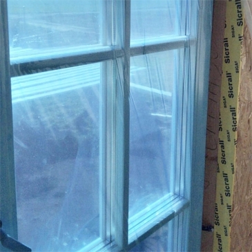 Как и чем защитить окна во время ремонта?